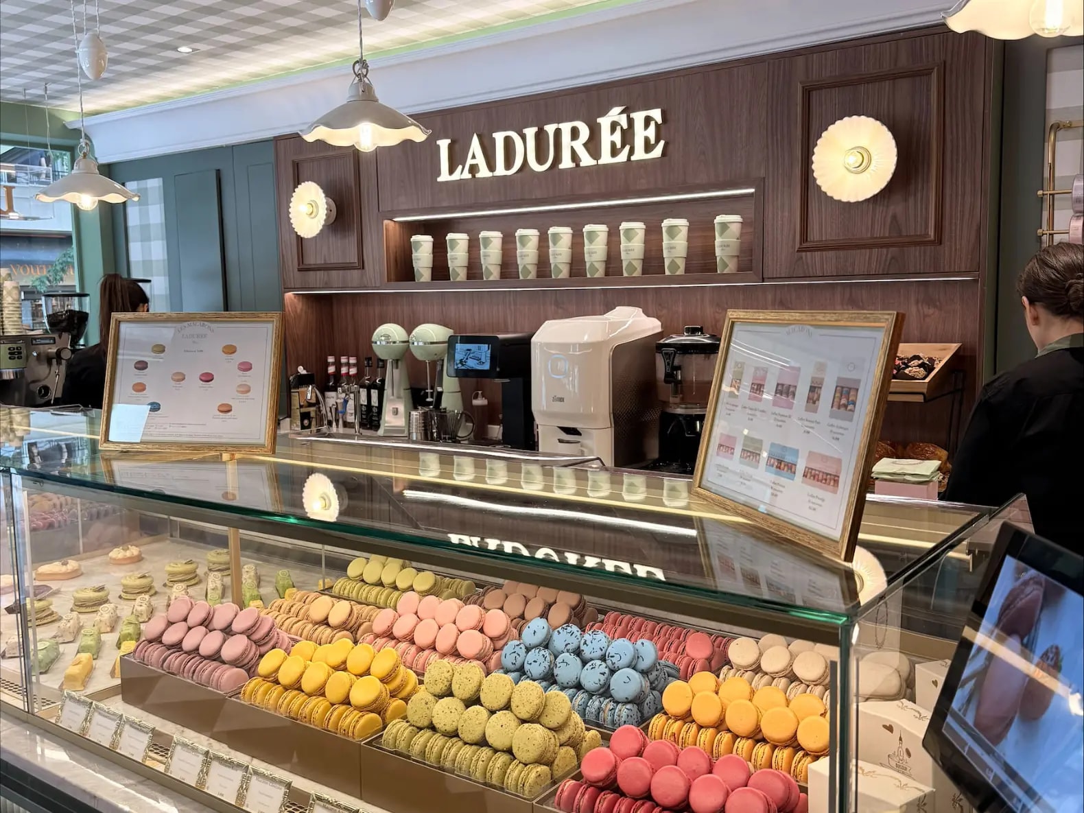 Ladurée Coffee Shop στο Κολωνάκι, Αθήνα