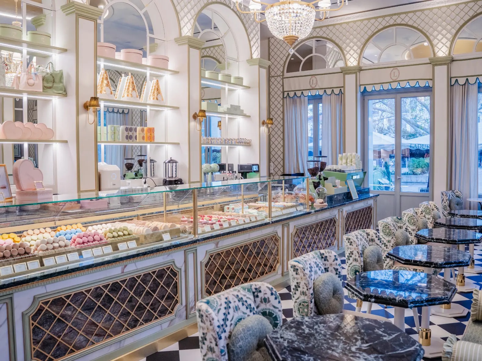 Ladurée Salon de Thé στην Πλατεία Μητροπόλεως, Αθήνα